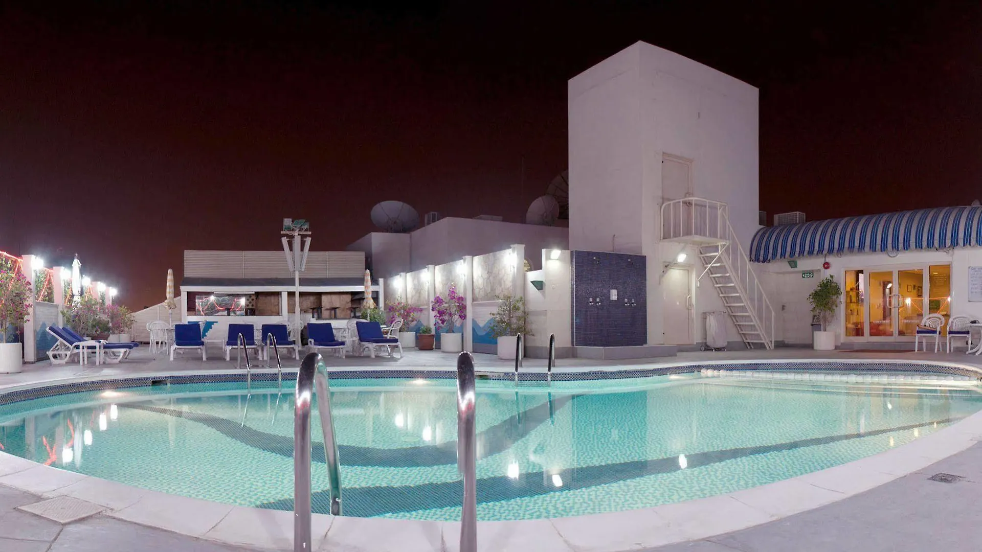 Avari Dubai Hotel 4*,
